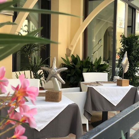 Hotel La Conchiglia Bellaria-Igea Marina Exteriör bild